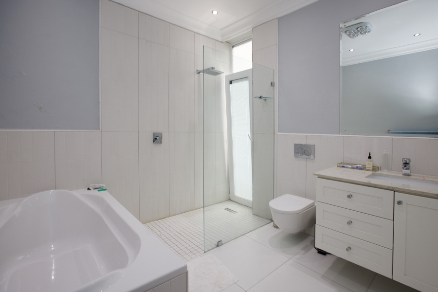7 Bedroom Property for Sale in Cairnside Western Cape